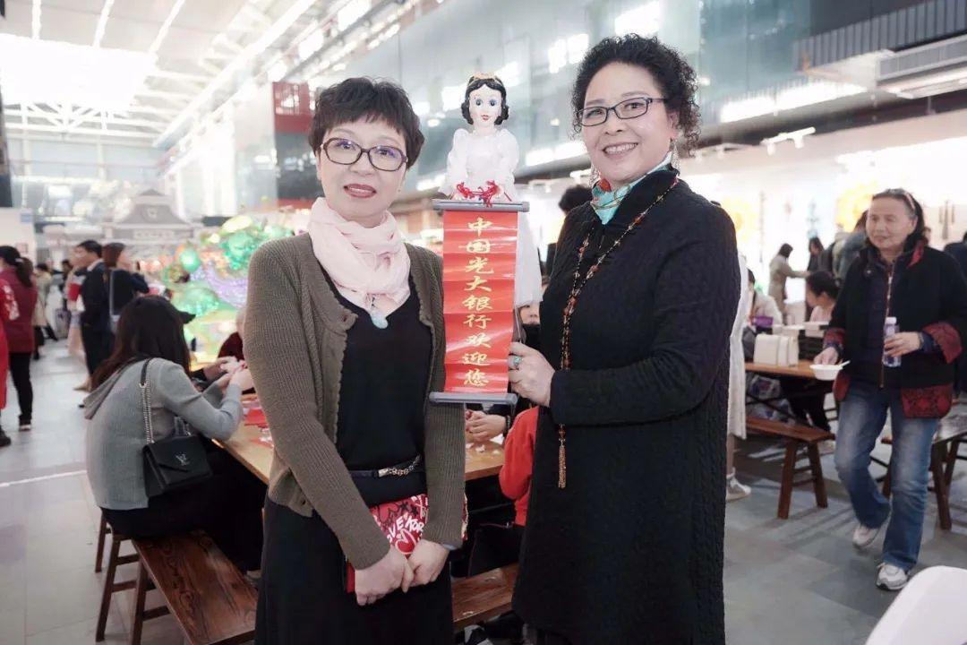 最新藏族服裝,最新藏族服裝，展現(xiàn)傳統(tǒng)魅力與時尚風(fēng)采的融合